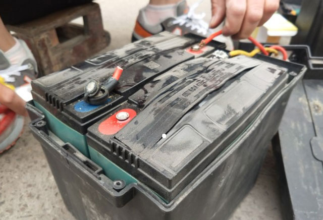 أسباب انتفاخ بطاريات السيارات