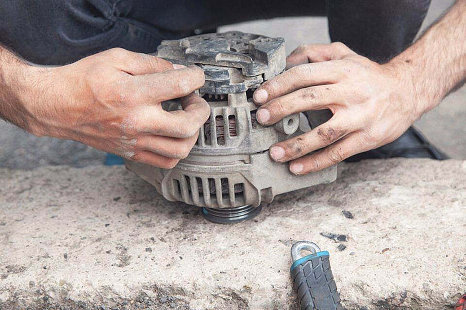 صيانة دينمو السيارة